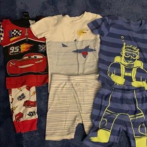 Kids size 4t pajama sets